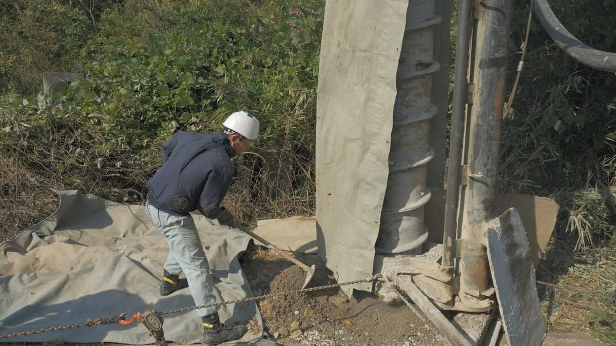 ダウンザホールハンマー工事(岩盤掘削) ダウンザホールハンマー工事(岩盤掘削)